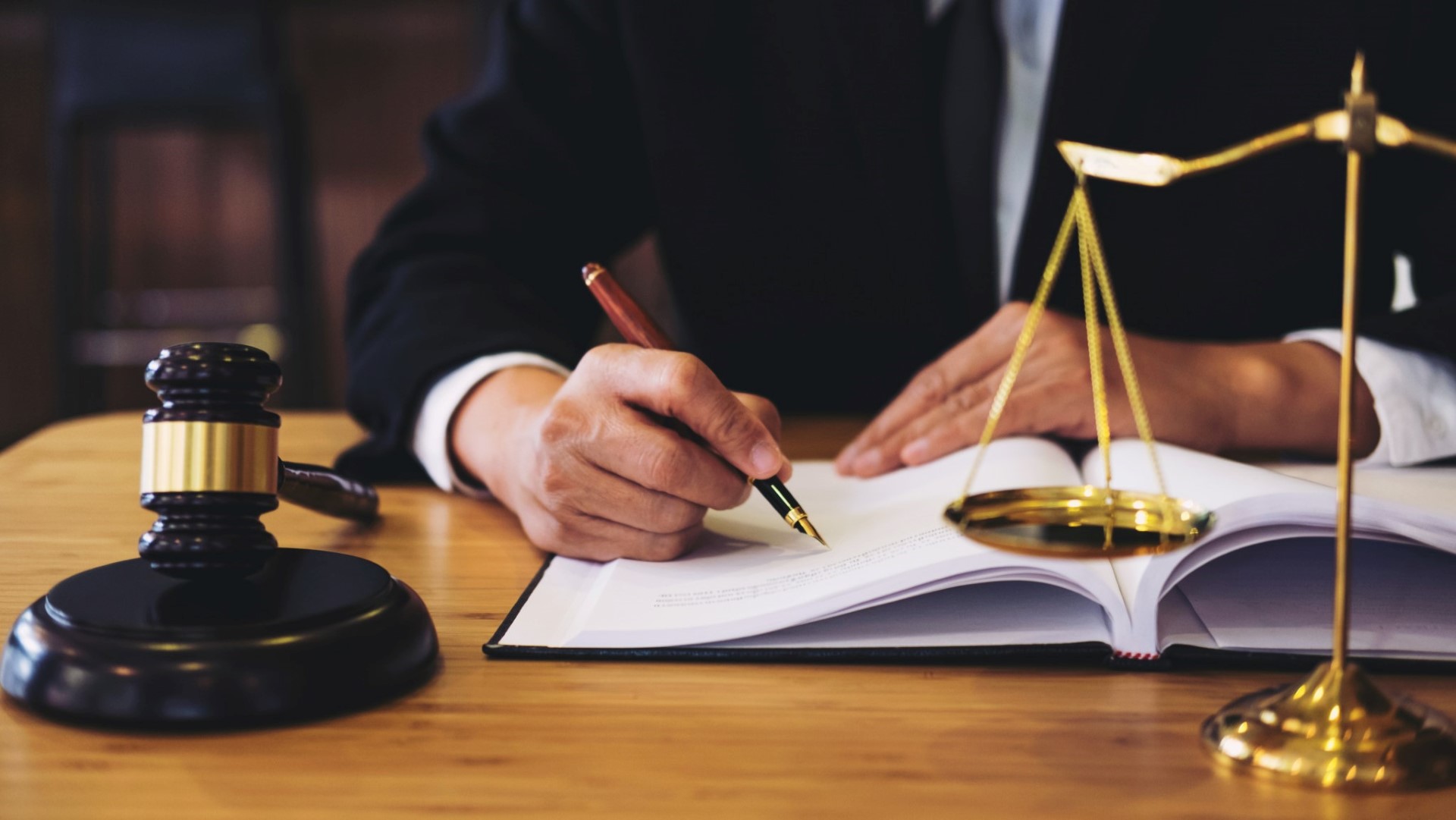 Advantages of Consulting a Personal Injury Lawyer